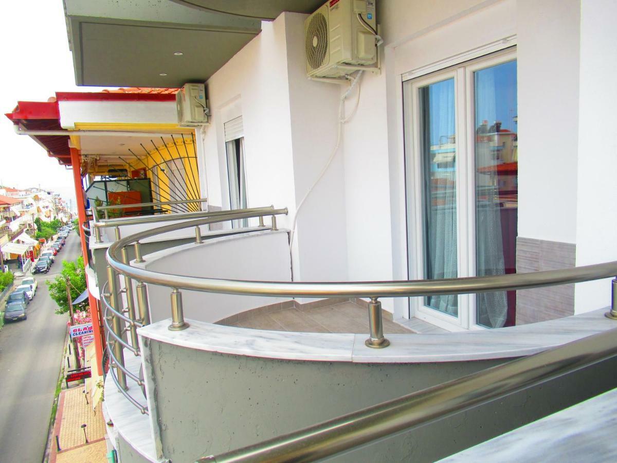 Artistic Rent Rooms & Apartments Nea Kallikrateia エクステリア 写真